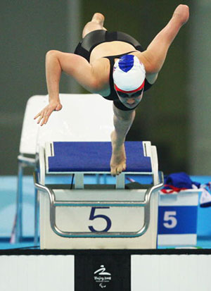 claire cashmore jumping off starting blocks into pool
