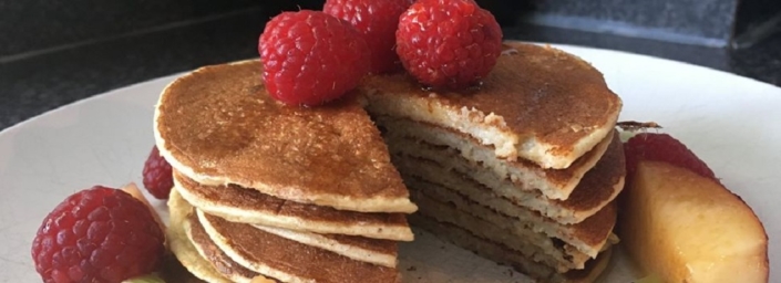 Pancakes 1100×400 easy protein pancakes